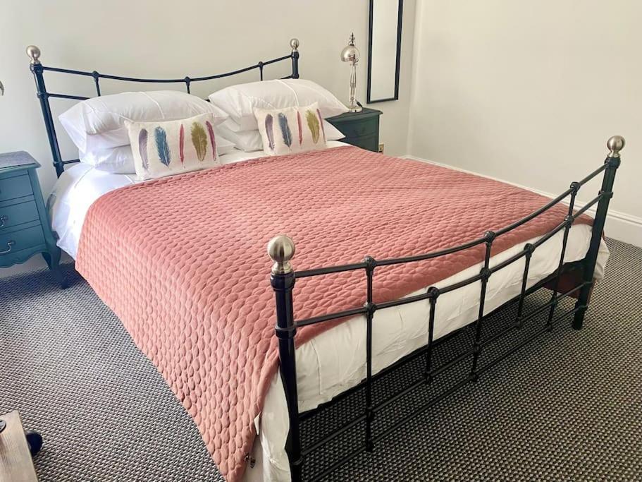 Lovely 2 Bedroom Apartment In מאץ' וונלוק מראה חיצוני תמונה